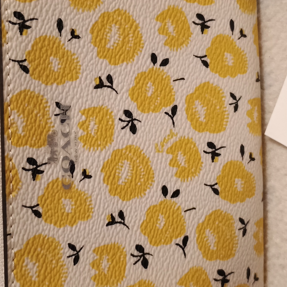 NWT Coach Buttercup Multi Corner Zip Floral Wristlet - Picture 2 of 8